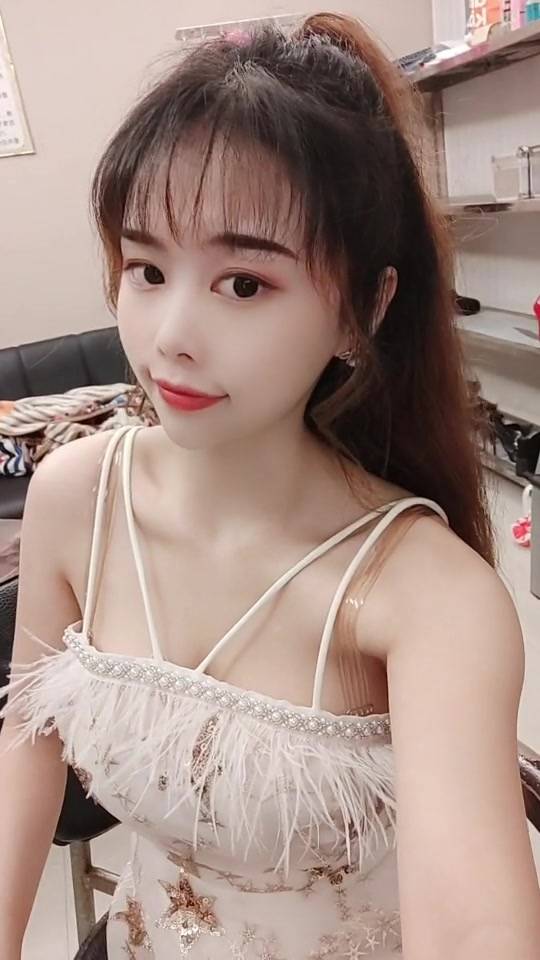 五官标准的佳佳